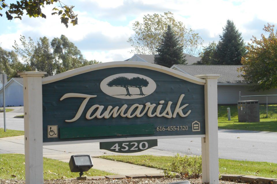 Sign - Tamarisk Apts