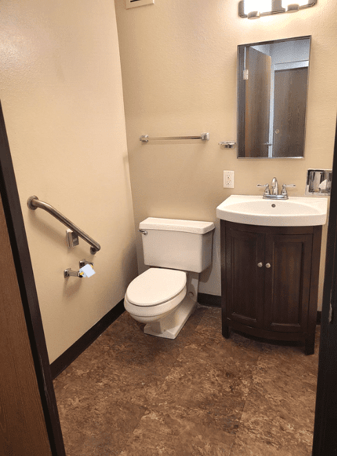 The Cedars Apartments bathroom